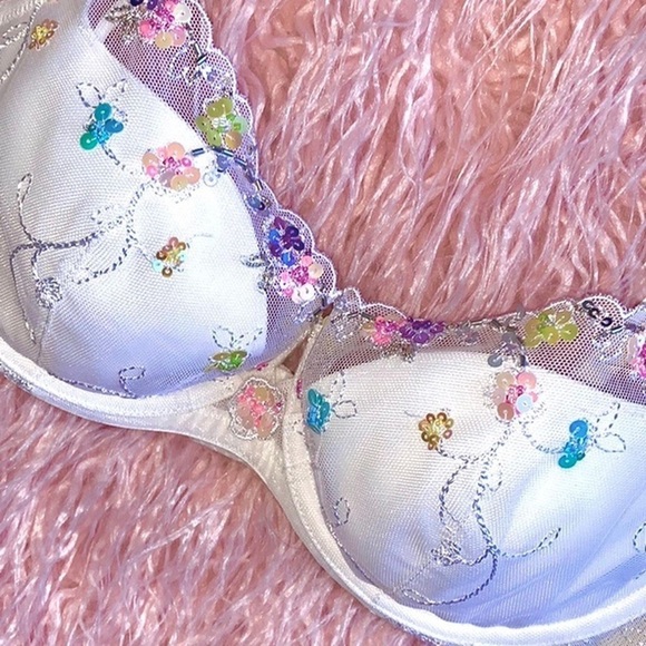 Victoria’s Secret Angels Sequin Embroidered Bra - Picture 4 of 5